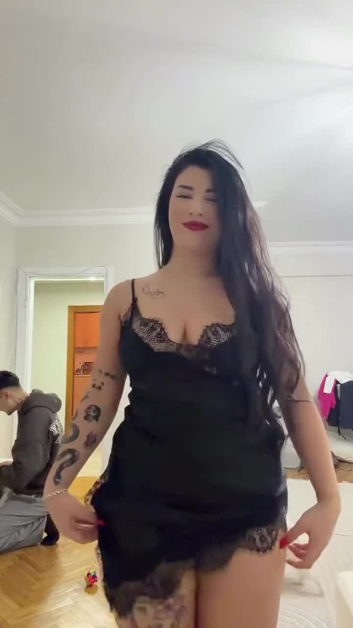 Gözde Akgül Kalça Sallama Odada Teşekkür