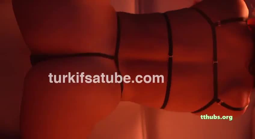 Arkadan Kayışlı String Kalça Ifşa Tango