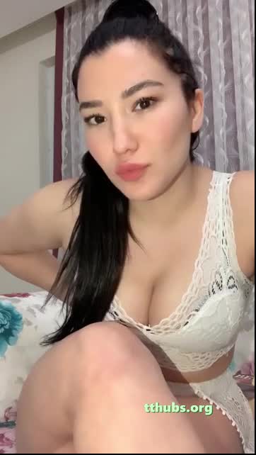 Burcu Yıldız Dantelli Sütyen Göğüs Ifşası