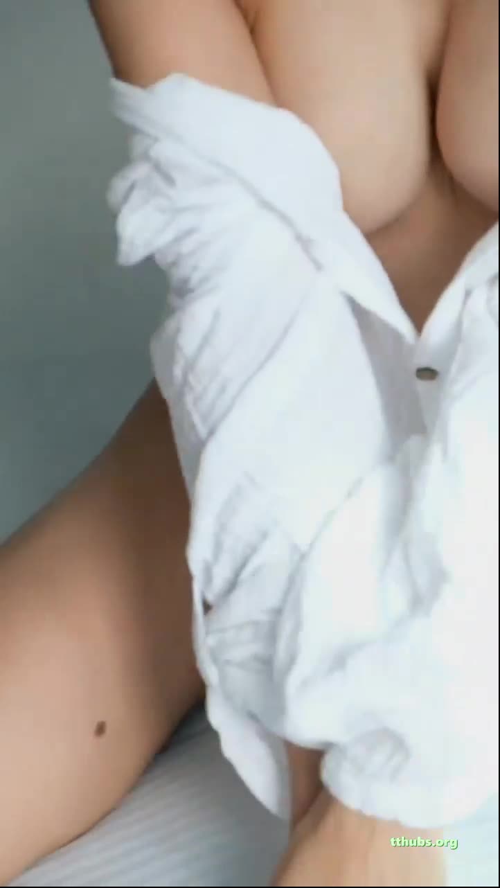 Jasmine Tango Beyaz Gömlek Göğüs İfşası