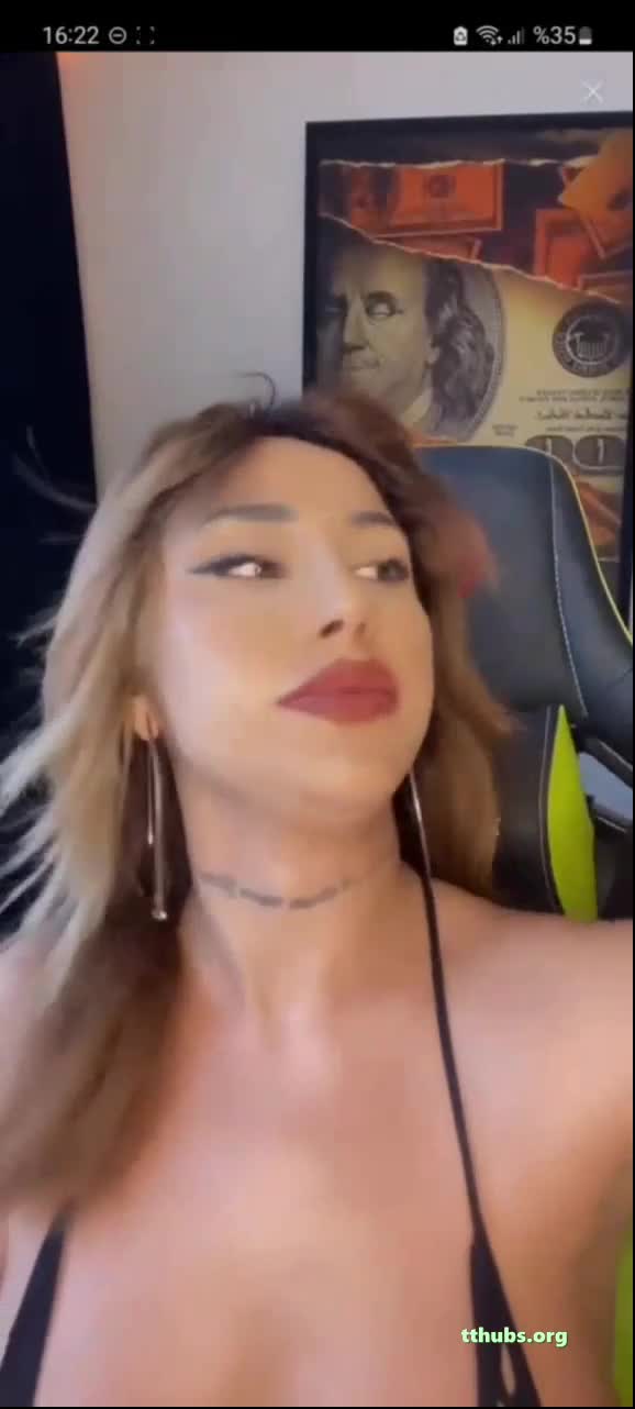 Bilgelisa Derin Dekolteyle Gogus Gosteriyor Ifsa