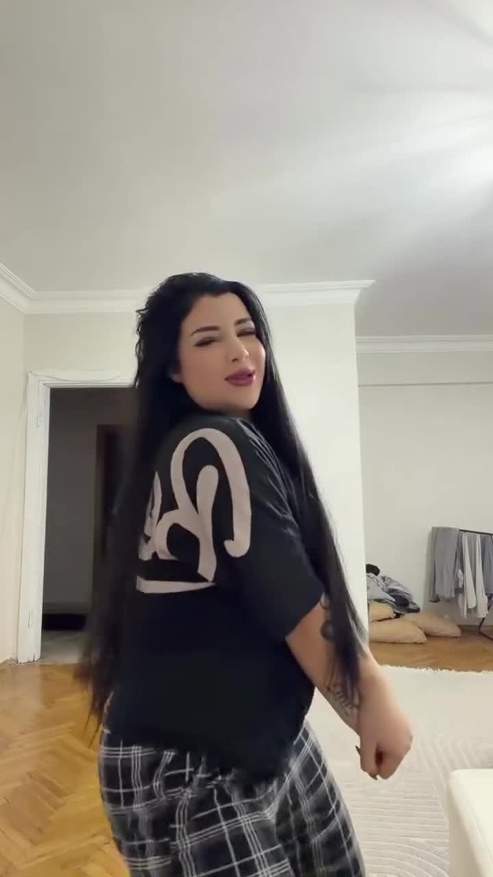 Gözde Akgül Dans Kalça İndiriyor