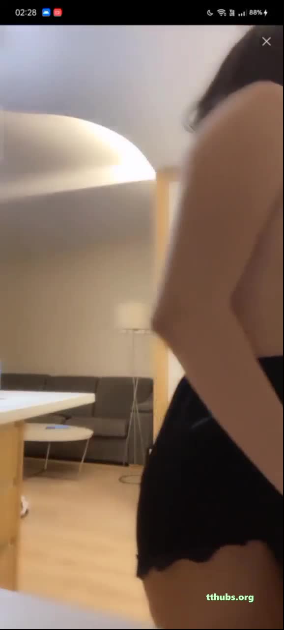 Bigo Naz Siyah Kısa Şortla Kalça Sallıyor