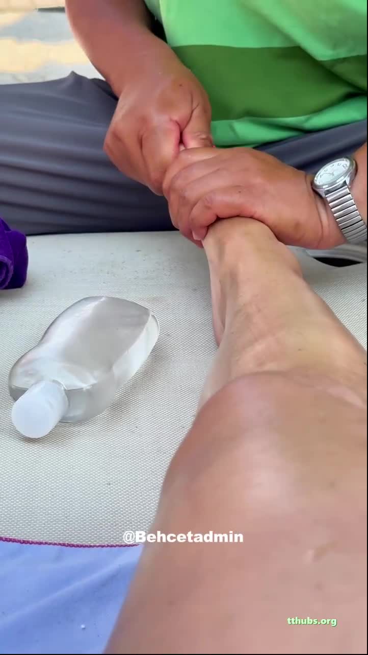 Karolin Fişekçi Yağlı Ayak Masajı Ifşa İzle
