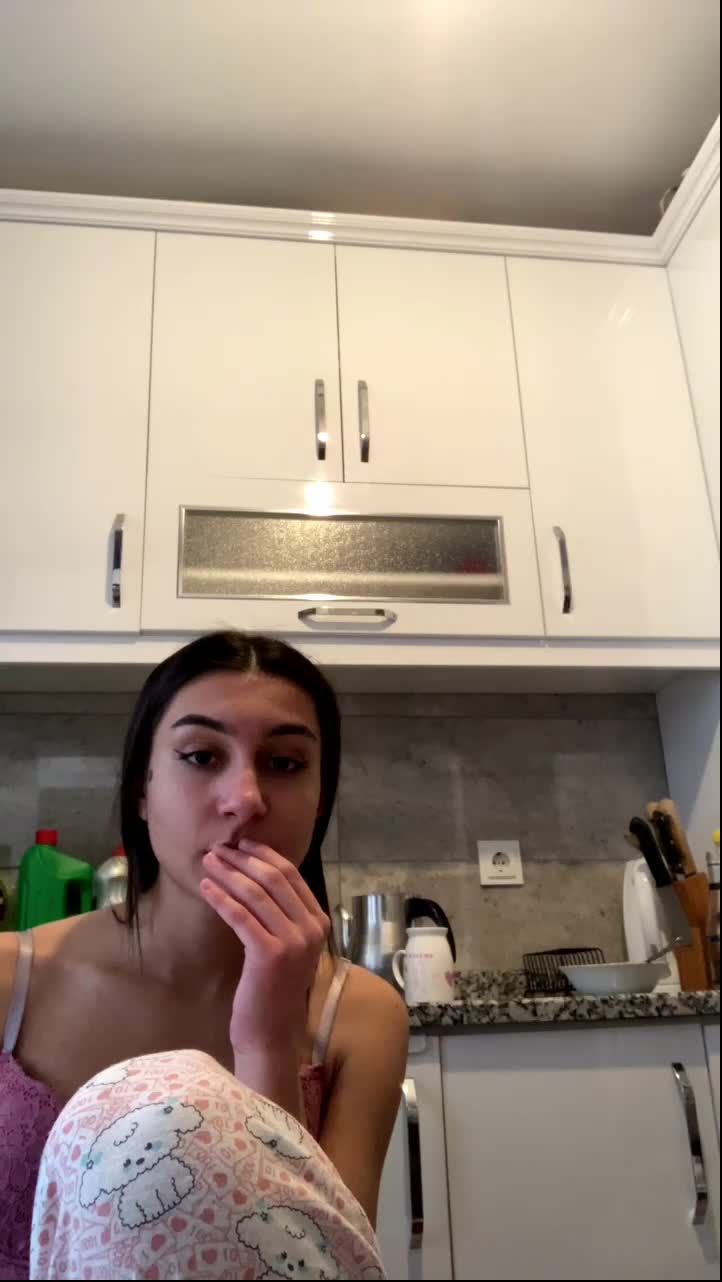 Ceyda Sevim Gözde Pantolon İndirip Bacak Tutuyor