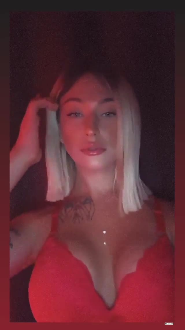 TikTokçu Simay Tektaş ifsa Kırmızı Dantelli Sutyen HD