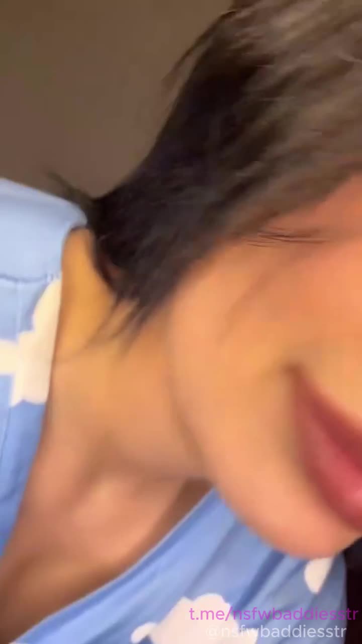 Nehirpp Bulut Desenli Pijamayla Dudak Isırıyor