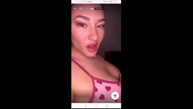 Burcu Yıldız Pembe Kostüm Twerk Kalça Ifşası