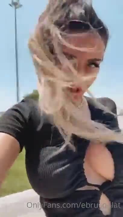 Ebru Polat Siyah Bluz Dekolte Saç Savuruyor Ifsa