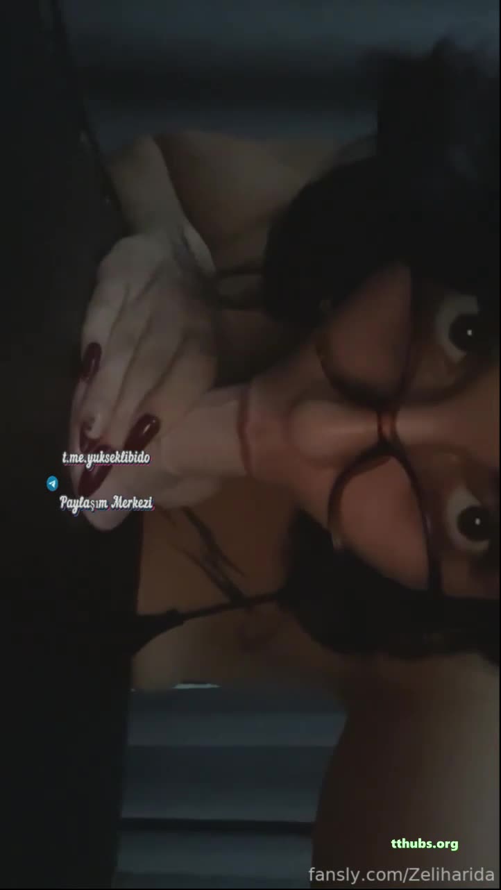 Zeliharida ifsa gözlüklü dövmeli tease video