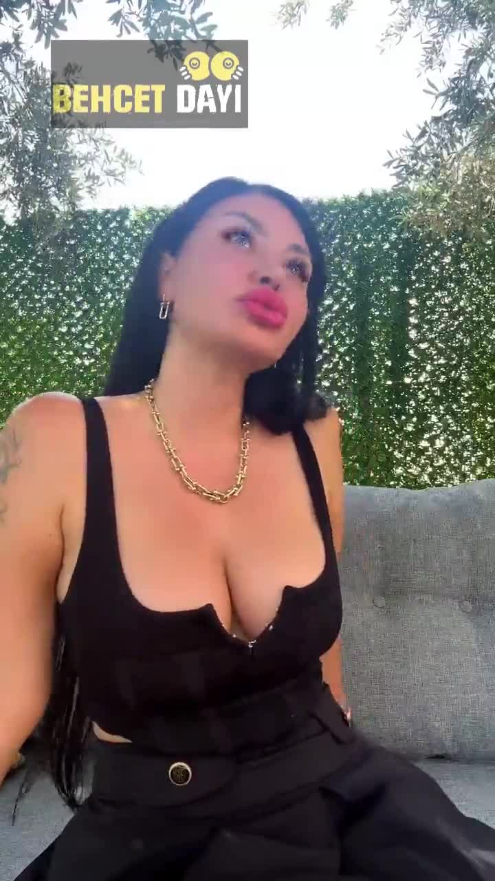 Ebru Polat Dudak Büzme Anı Şok Ediyor