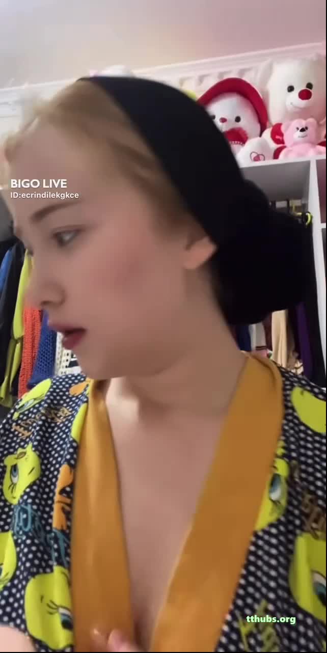 Ecrin Dilek Gökçe Bigo Dudak Büzme Anı