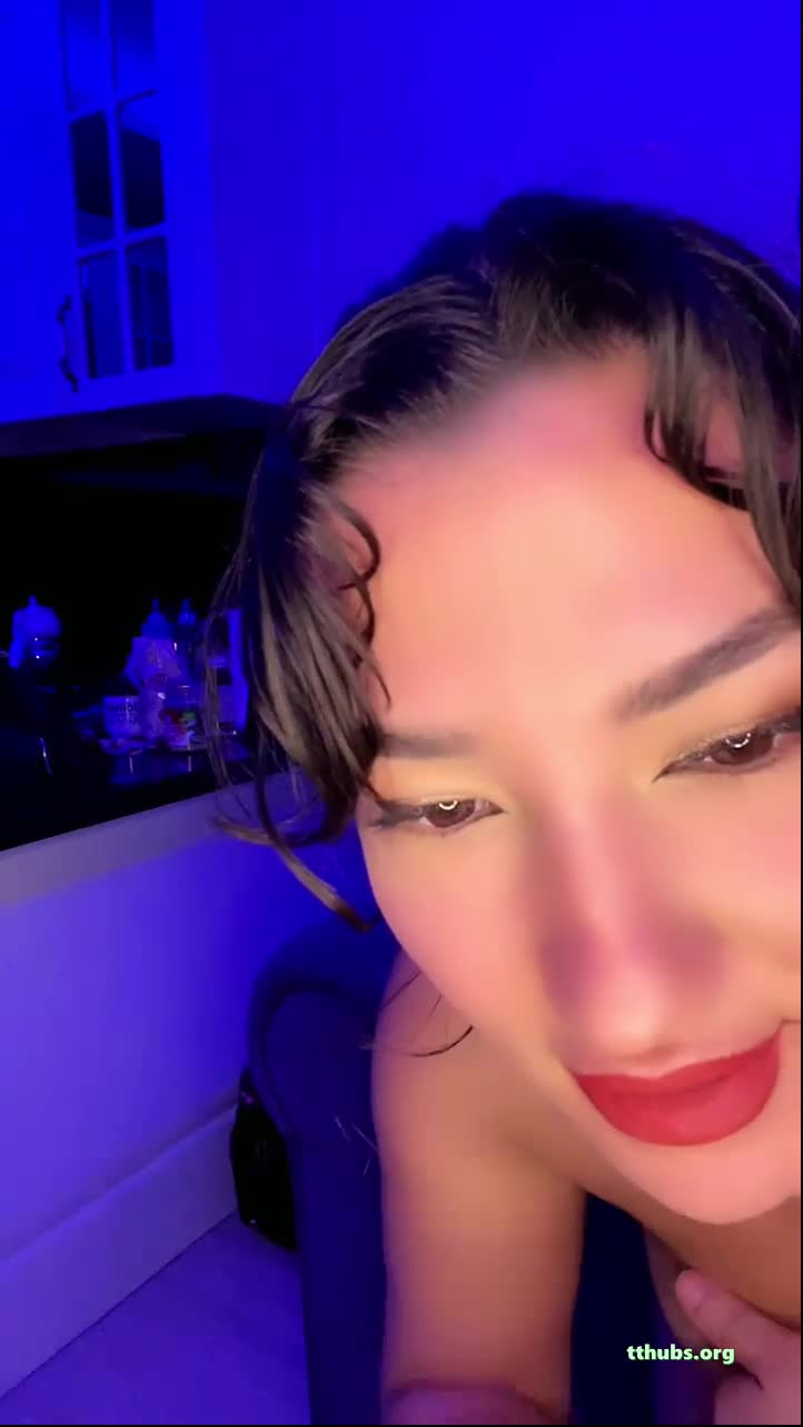 Burcu Yıldız Tango Kırmızı Rujlu Dudak İfşası