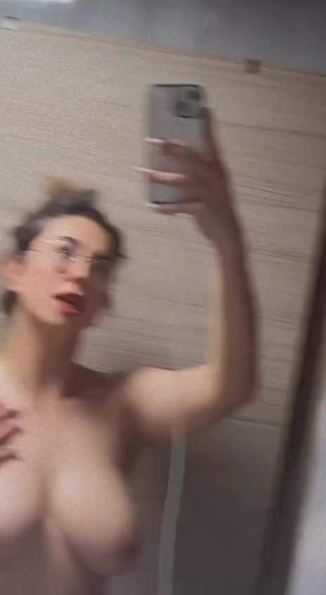 Kadriye Kırmaç ifsa Duşta göğüslerini açıp türkü söylüyor