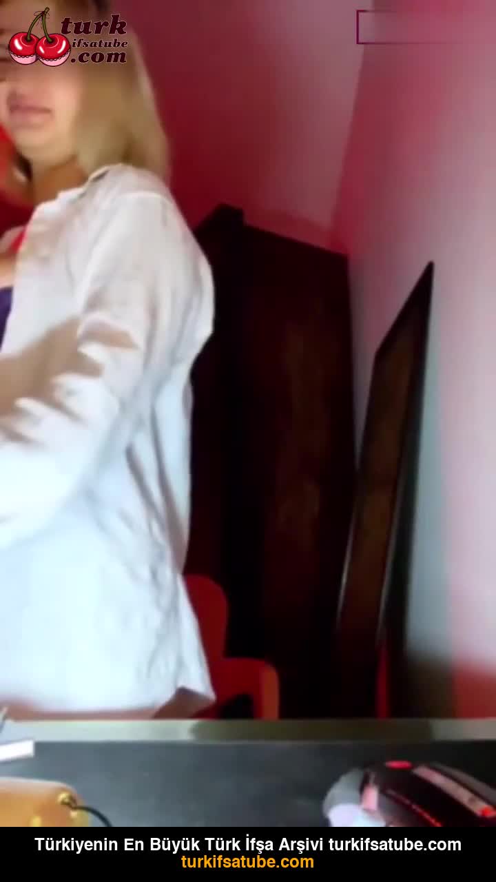 Naz Elbir Mor Sutyen Gösterisi İzle