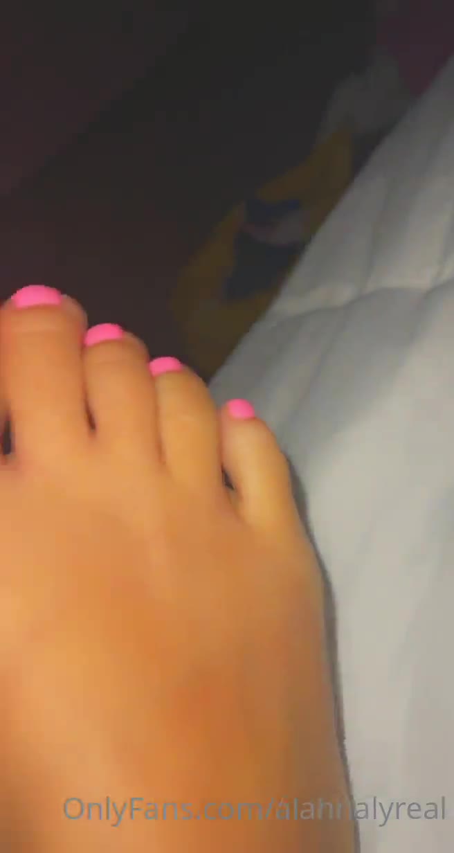 Alahna Ly Pembe Ojeli Ayak Yatak Açma