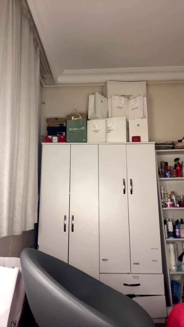 Elanur Ayan OnlyFans Ev ve Gardırop Turu