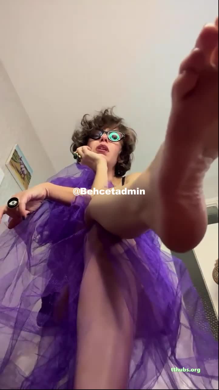 Karolin Fişekçi Sivri Topuk Ayak Ezme Ifşası