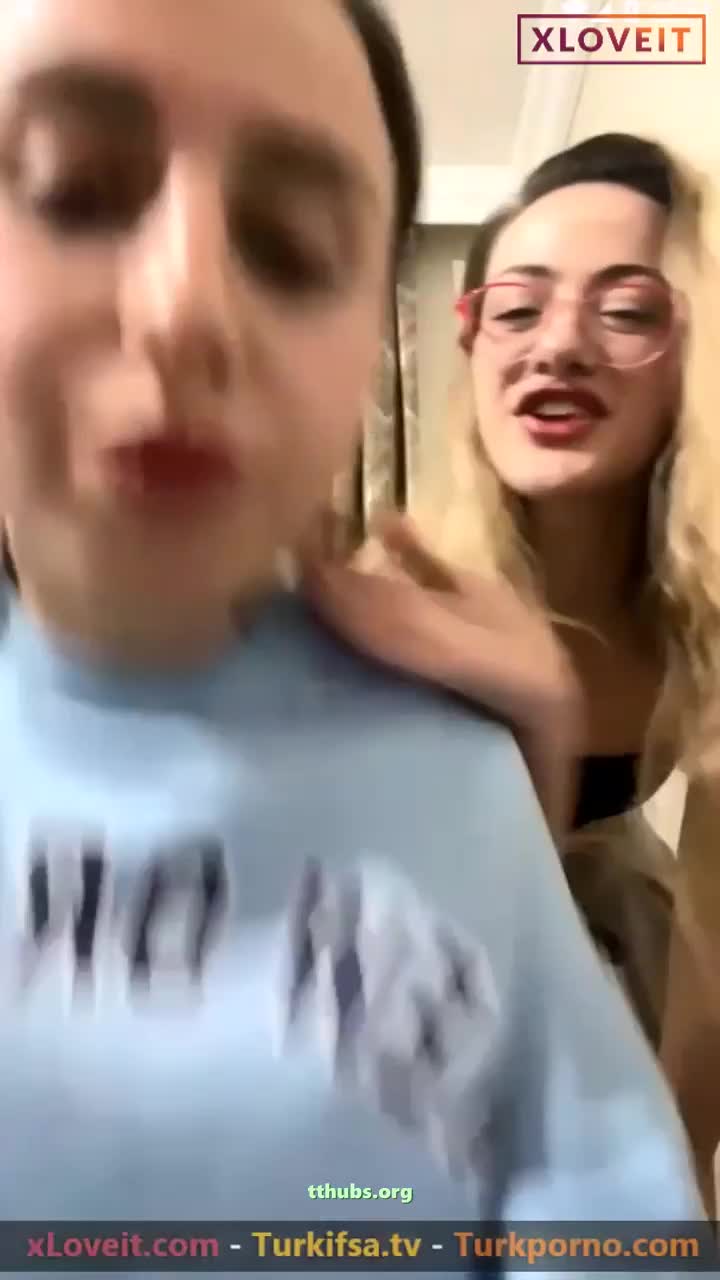 Gözlüklü Kanka Kalça Sallama Öznur Güven