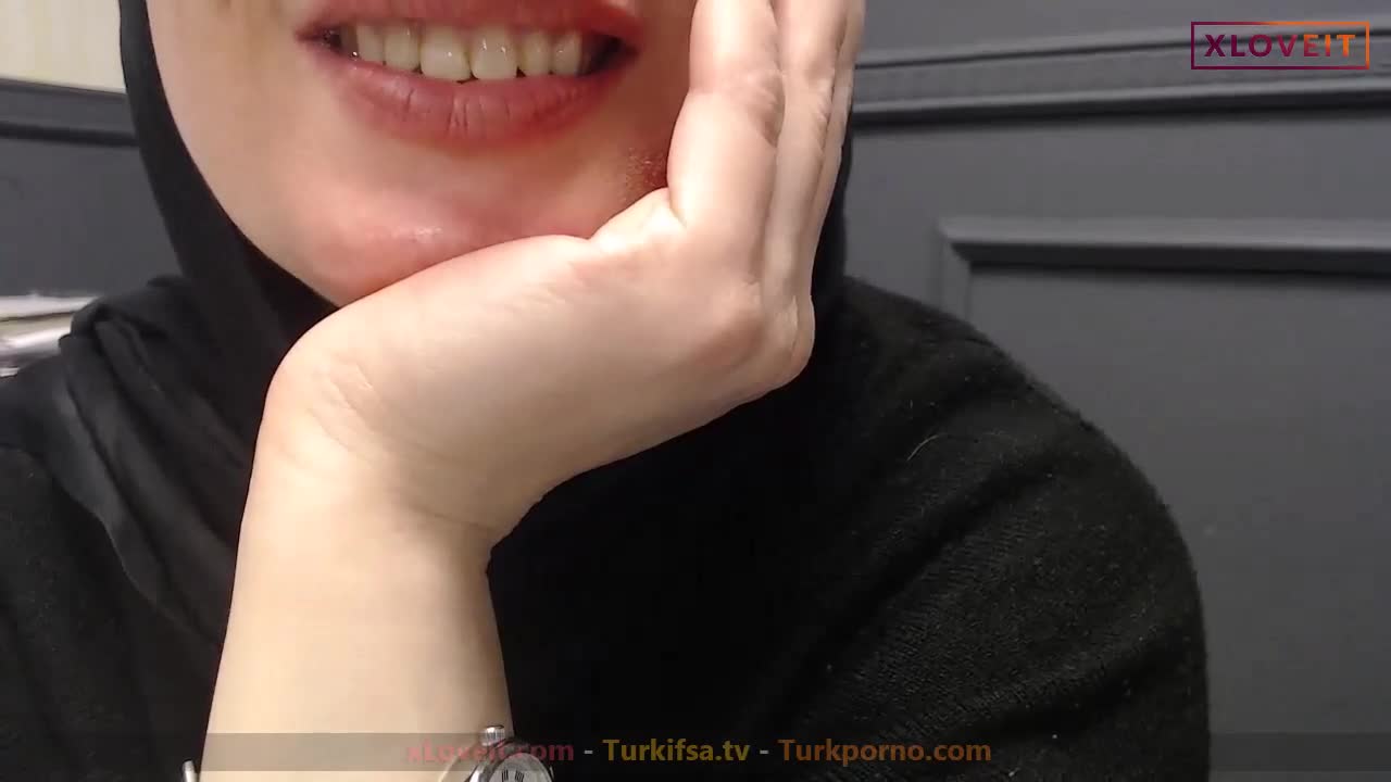 Xprensesx Türbanlı Memeleri Açıyor Ifsa