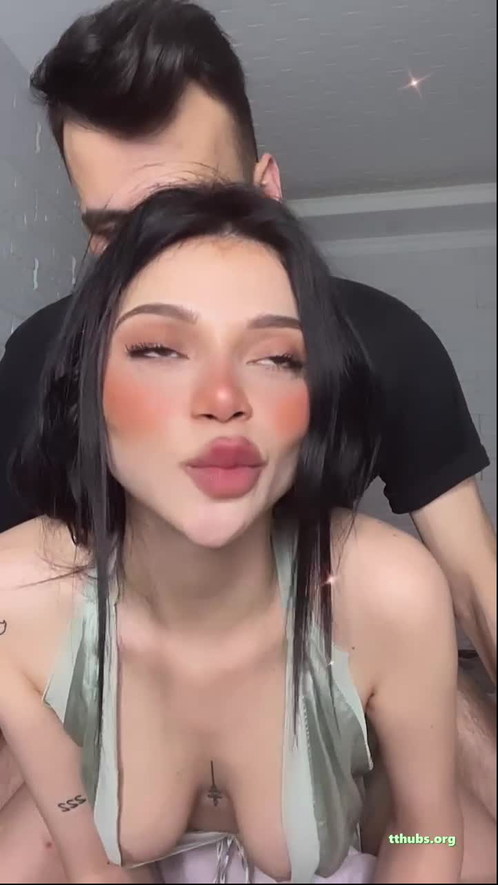 Cerhawk İfşa Yeşil Askılı Göğüs Dayama