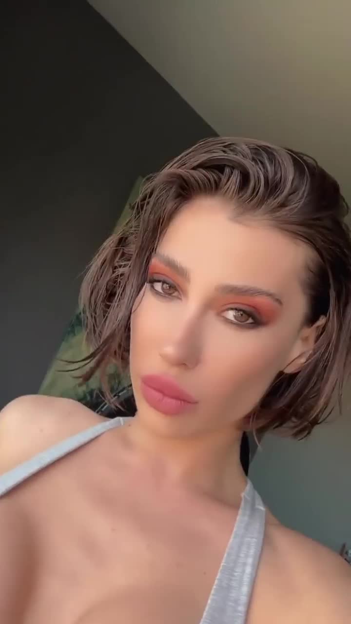 Betül Babacan İfşa Göğüs Gösterisi