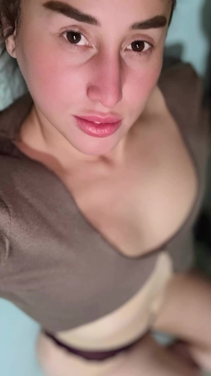 Melike Bulu Sanayici Tanga Pozu Ifsa