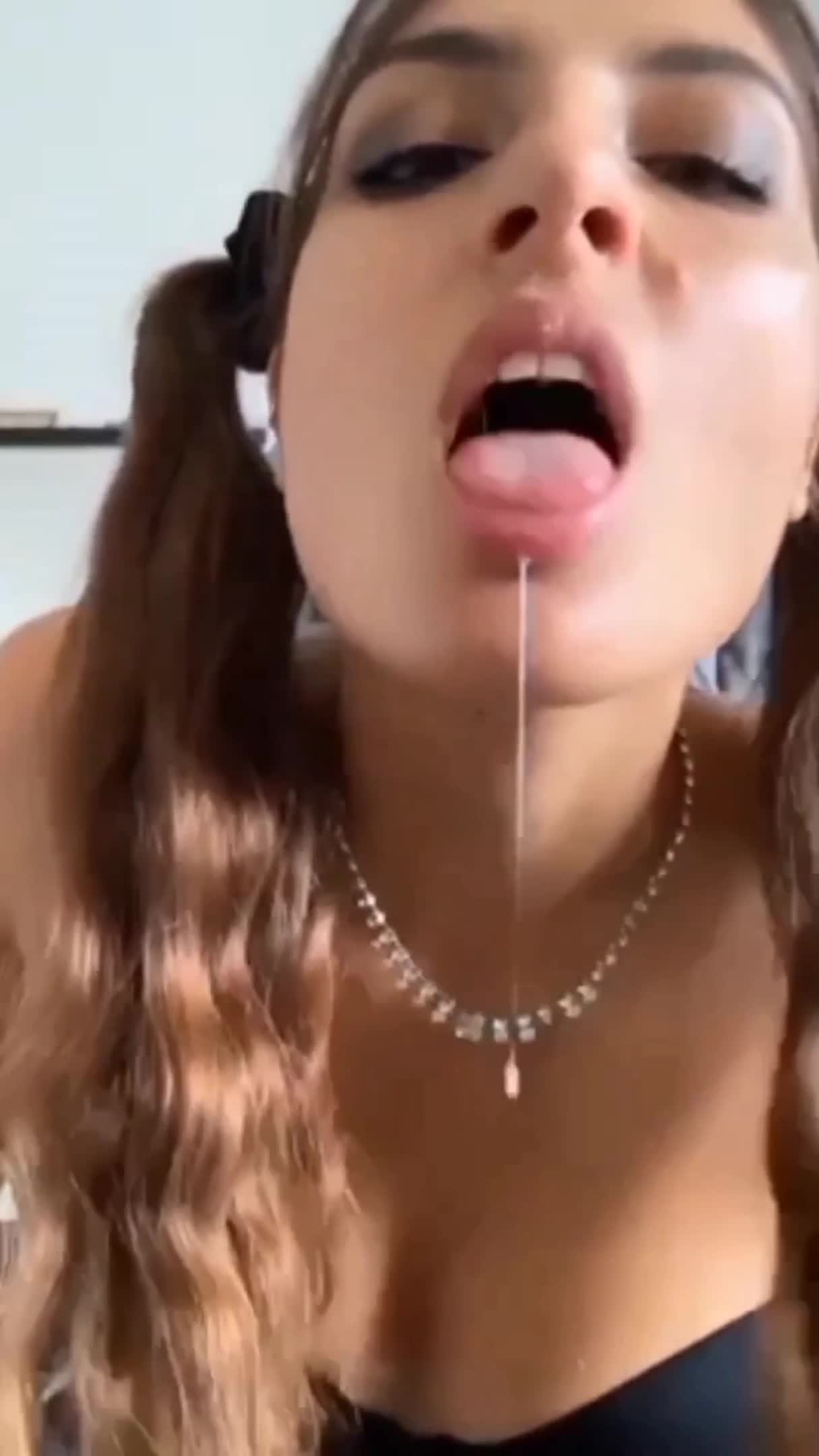 Emily Thunder Solo Tükürük Akıtma