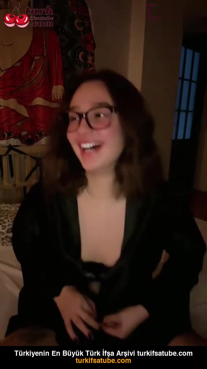 Naz Elbir Göğüs Okşama Anı Sızdı!