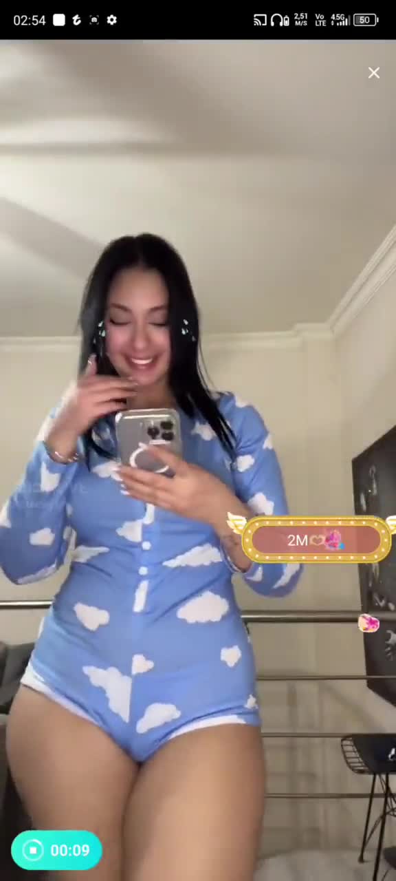 Nehirpp Mavi Pijama Kalça Şovu Başlıyor