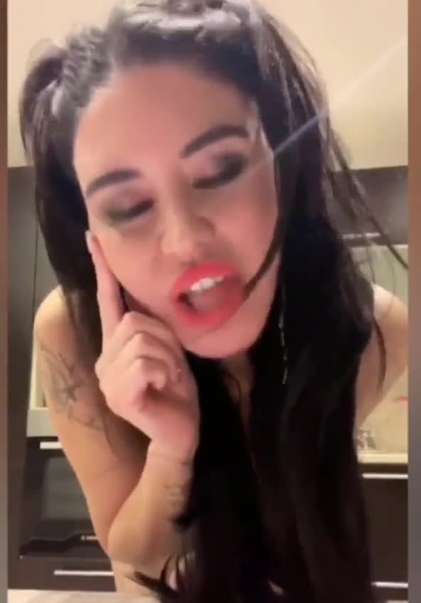 Ebru Polat Dudak Açma Pozu Patlıyor