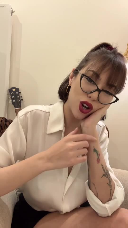 Şeyda Nur Tunç Şeffaf Gömlek Göğüs Frikik