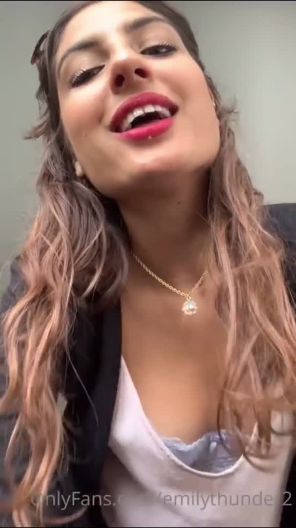 Amatör Blazer Göğüs Dekolte OnlyFans Ifsa