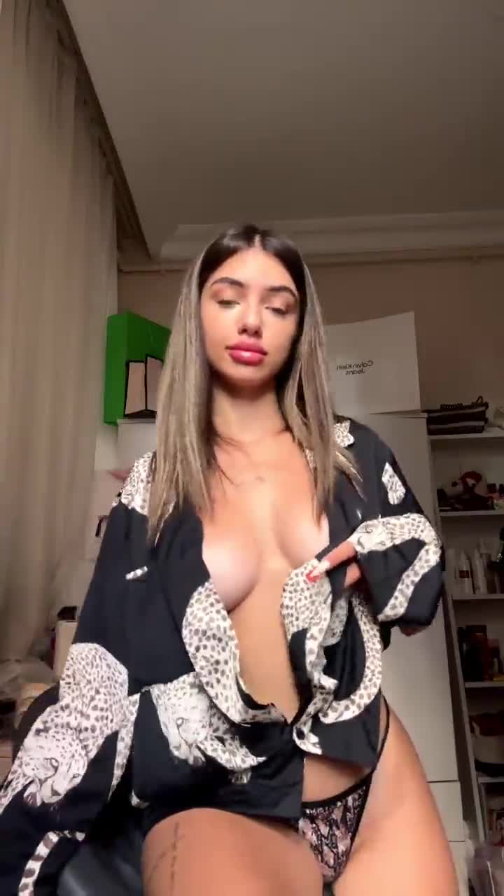 Elanur Ayan Ifsa Robe Açma Siyah Tanga