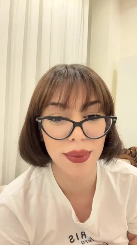 Şeyda Nur Tunç Gözlüklü Dekolte Sohbeti