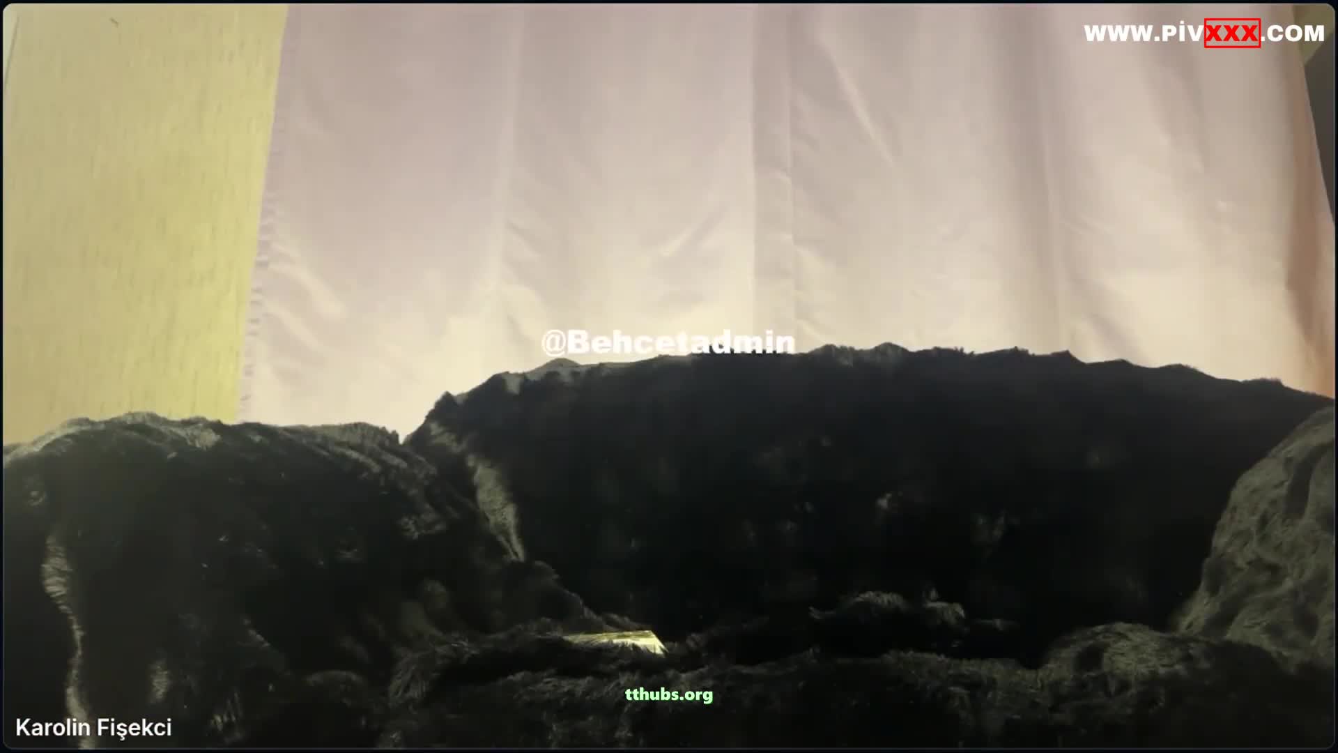 Karolin Fişekçi Dekolte Göğüs Okşama Ifşası