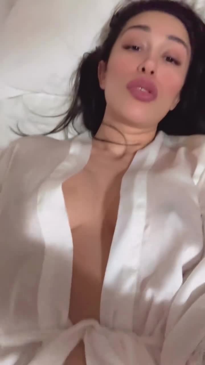 Şeyma Mestoğlu Ifsa Göğüs Okşama