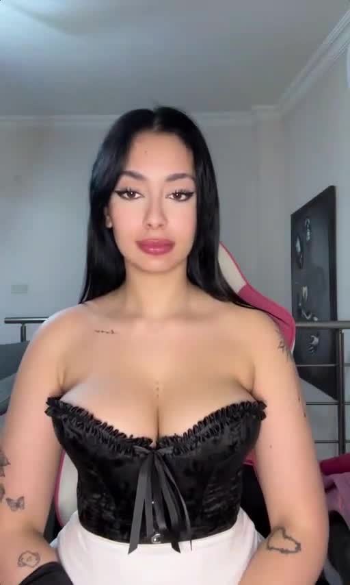 Nehirpp Siyah Dantelli Korsede Göğüs Sıkıyor Ifsa