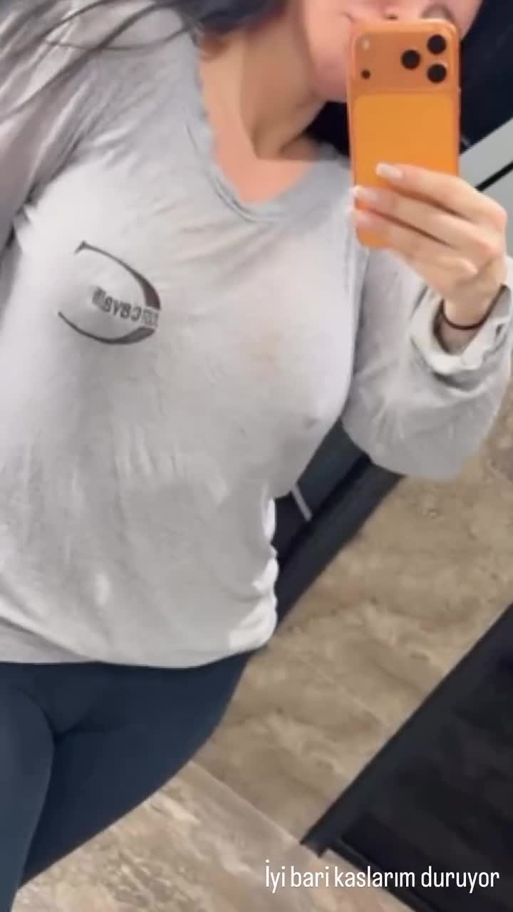 Ebru Polat Göğüs Gösterisi Şeffaf Bluzla