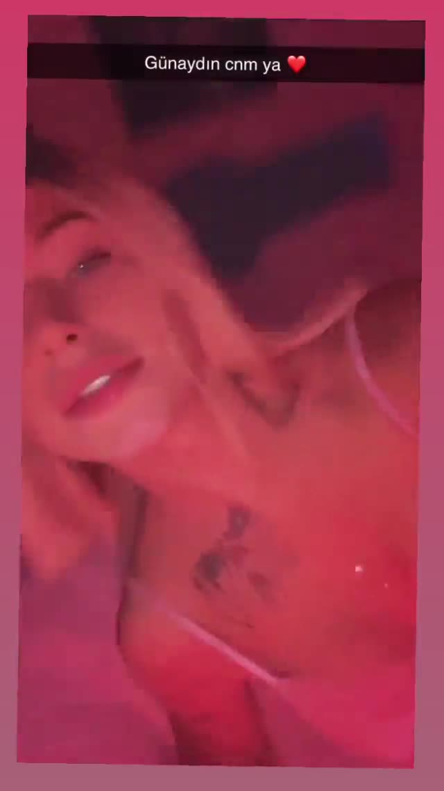 Simay Tektaş Ifsa Snapchat Dövme Gösterisi